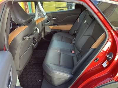 クラウンクロスオーバー(トヨタ)中古車 後席内装