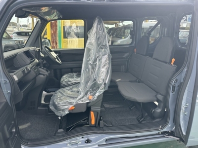 N-VAN(ホンダ)届出済未使用車 後席から見た前席