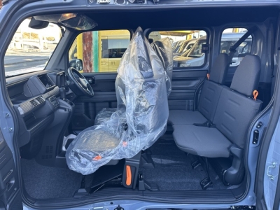 N-VAN(ホンダ)届出済未使用車 後席から見た前席