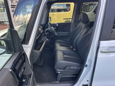 N-BOXカスタム(ホンダ)中古車 前席内装