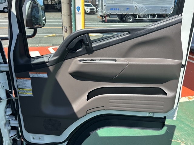 キャンター(三菱)レンタ登録済未使用車 11