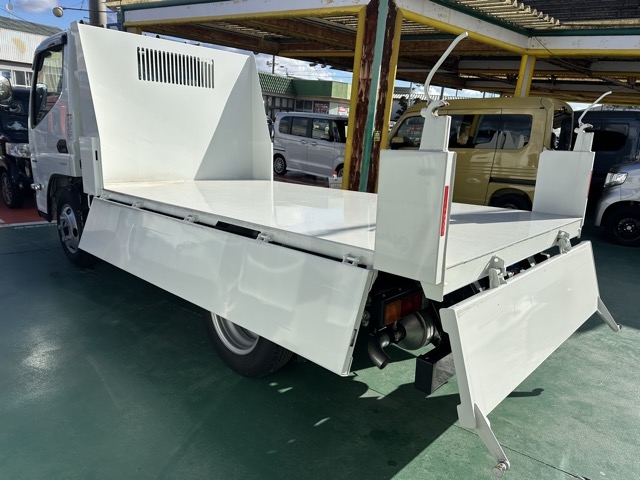 キャンター(三菱)登録済未使用車 10