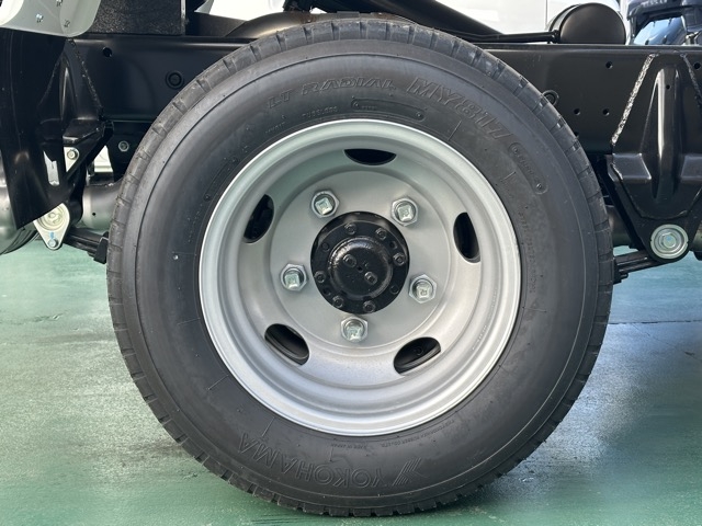 キャンター(三菱)登録済未使用車 13