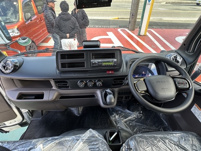 キャンター(三菱)登録済未使用車 4