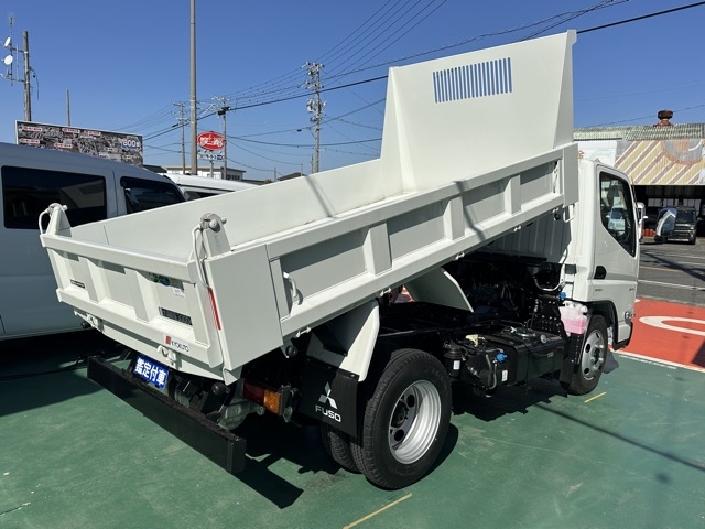 キャンター(三菱)登録済未使用車 11