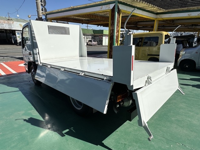 キャンター(三菱)登録済未使用車 13