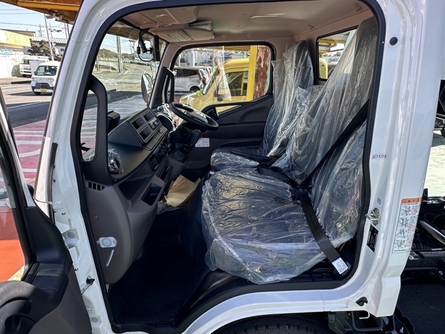 キャンター(三菱)登録済未使用車 3