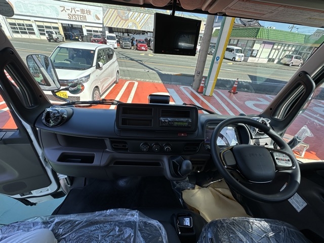 キャンター(三菱)登録済未使用車 4