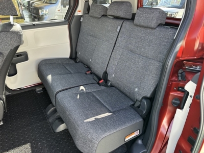 シエンタ(トヨタ)中古車 後席内装