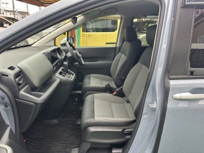 フリード(ホンダ)中古車 前席内装