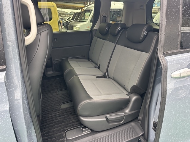 フリード(ホンダ)ディーラ-試乗車 4