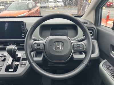 フリード(ホンダ)中古車 内外装写真