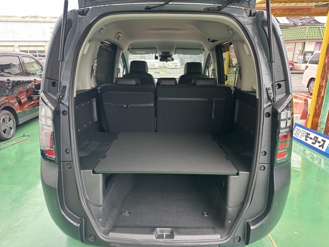 フリード(ホンダ)ディーラ-試乗車 8