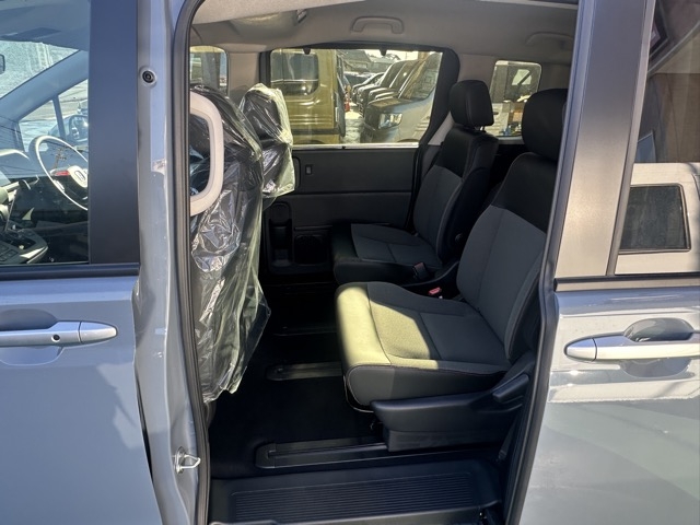 フリード(ホンダ)登録済未使用車 4