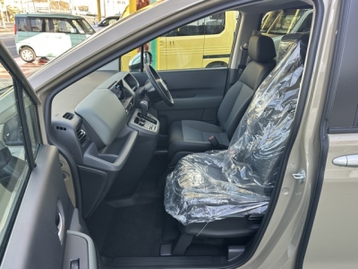 新型フリード(ホンダ)登録済未使用車 前席内装