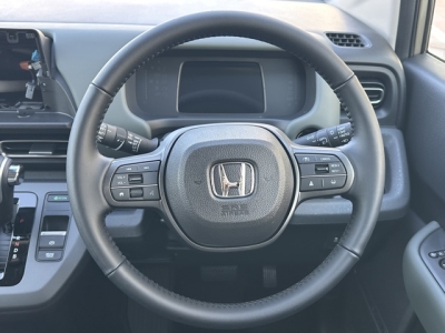 新型フリード(ホンダ)登録済未使用車 内外装写真他