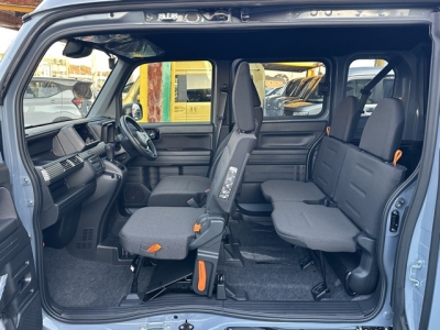 N-VAN(ホンダ)届出済未使用車 後席から見た前席