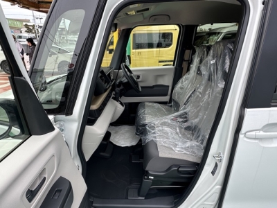 新型N-BOX(ホンダ)届出済未使用車 後方