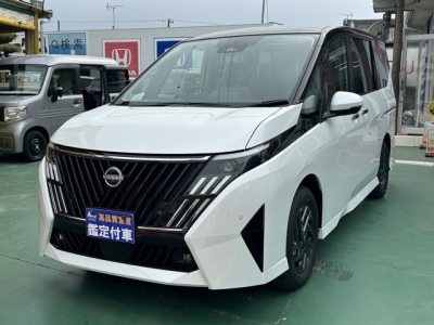 新型セレナ(ニッサン)見本展示車有り 前方