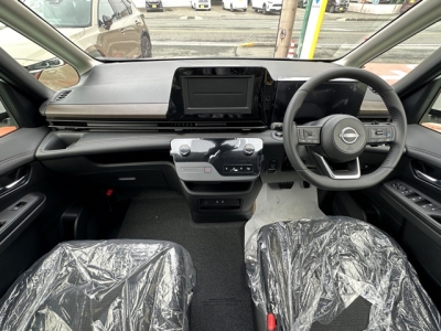 新型セレナ(ニッサン)見本展示車有り 内外装写真