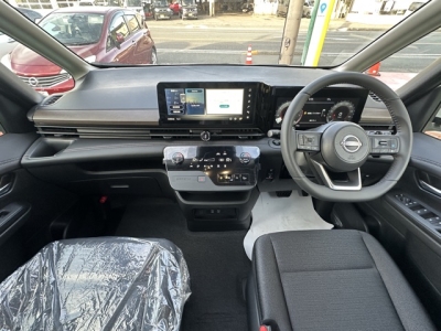 新型セレナ(ニッサン)見本展示車有り 内外装写真