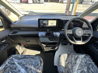 新型セレナ(ニッサン)見本展示車有り 内外装写真