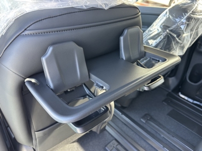 新型セレナ(ニッサン)見本展示車有り 内外装写真他１