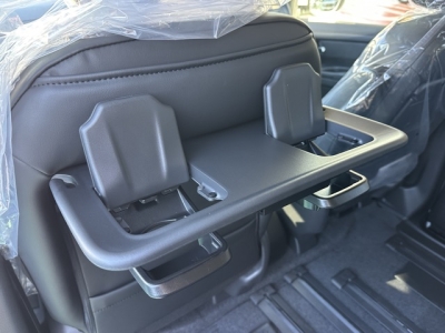 新型セレナ(ニッサン)見本展示車有り 内外装写真他２