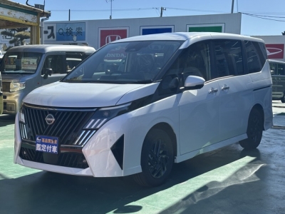 新型セレナ(ニッサン)見本展示車有り 前方