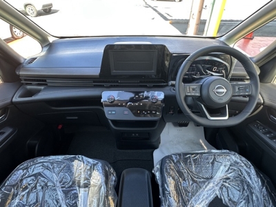 新型セレナ(ニッサン)見本展示車有り 内外装写真