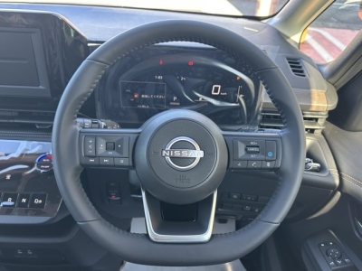 新型セレナ(ニッサン)見本展示車有り 内外装写真他