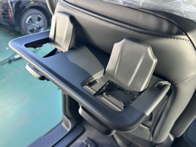 新型セレナ(ニッサン)見本展示車有り 内外装写真他１