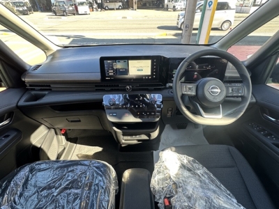 新型セレナ(ニッサン)見本展示車有り 内外装写真