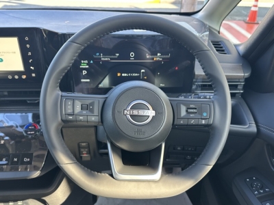 新型セレナ(ニッサン)見本展示車有り 内外装写真他