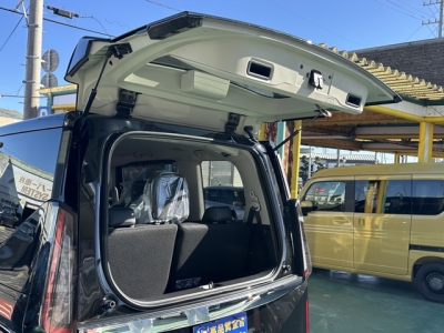 新型セレナ(ニッサン)見本展示車有り 内外装写真他１