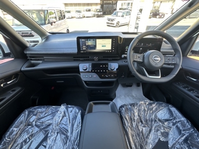 新型セレナ(ニッサン)見本展示車有り 内外装写真