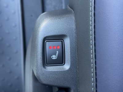 新型セレナ(ニッサン)見本展示車有り 内外装写真他１