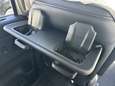 新型セレナ(ニッサン)見本展示車有り 内外装写真他２