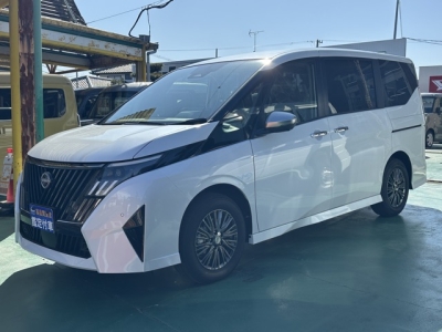 新型セレナ(ニッサン)見本展示車有り 前方