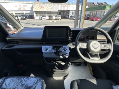 新型セレナ(ニッサン)見本展示車有り 内外装写真