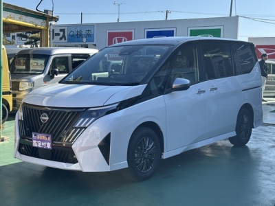 新型セレナ(ニッサン)見本展示車有り 前方