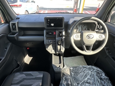 タフト(ダイハツ)届出済未使用車 後席から見た前席