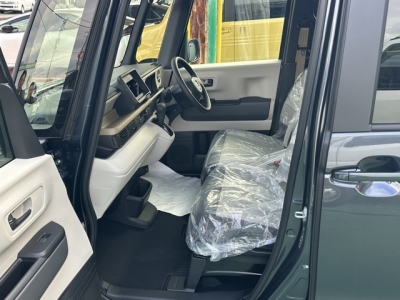 新型N-BOX(ホンダ)届出済未使用車 前席内装