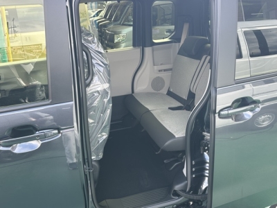 新型N-BOX(ホンダ)届出済未使用車 後席内装