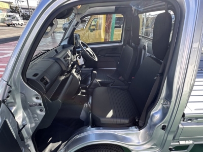 ハイゼットトラック(ダイハツ)届出済未使用車 前席内装