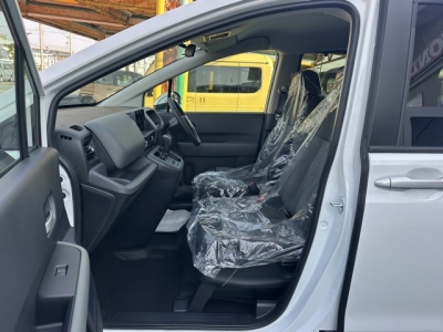 新型フリード(ホンダ)登録済未使用車 前席内装