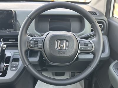 新型フリード(ホンダ)登録済未使用車 内外装写真