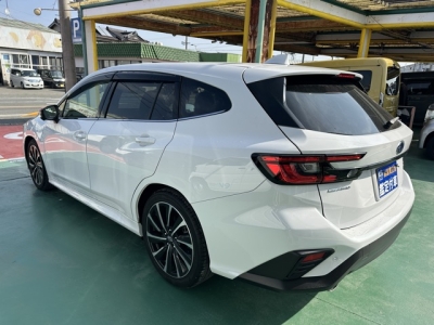 レヴォーグ(スバル)中古車 後方