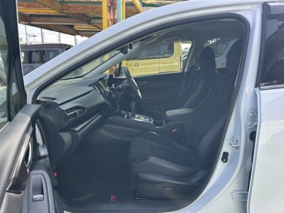 レヴォーグ(スバル)中古車 前席内装