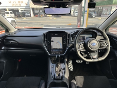レヴォーグ(スバル)中古車 後席から見た前席